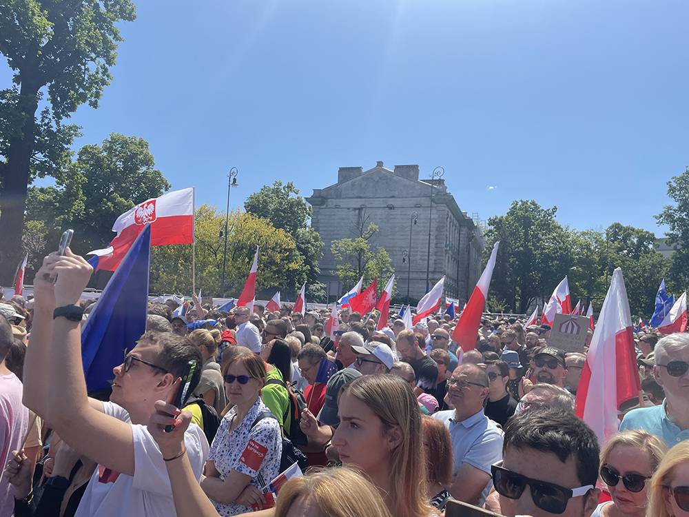 Polonya'da son yılların en büyük siyasi protestosu 11